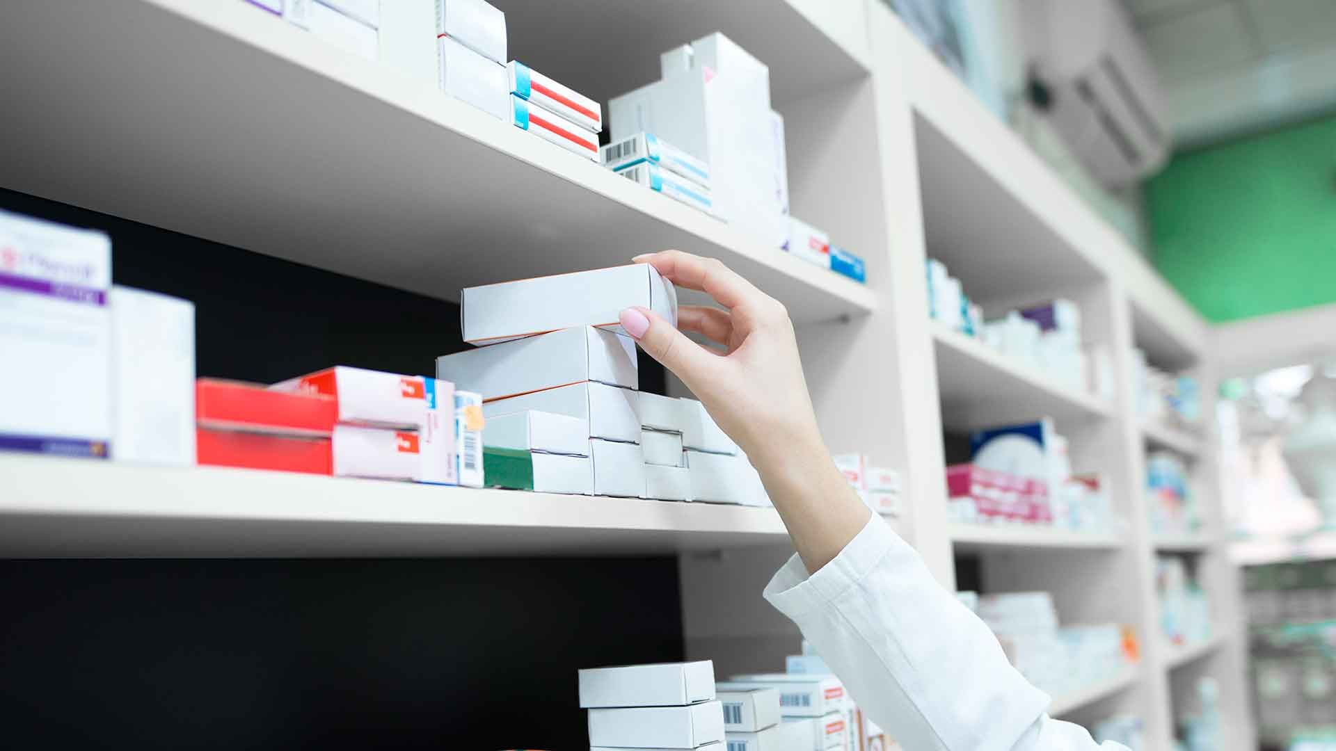Estantería de farmacia