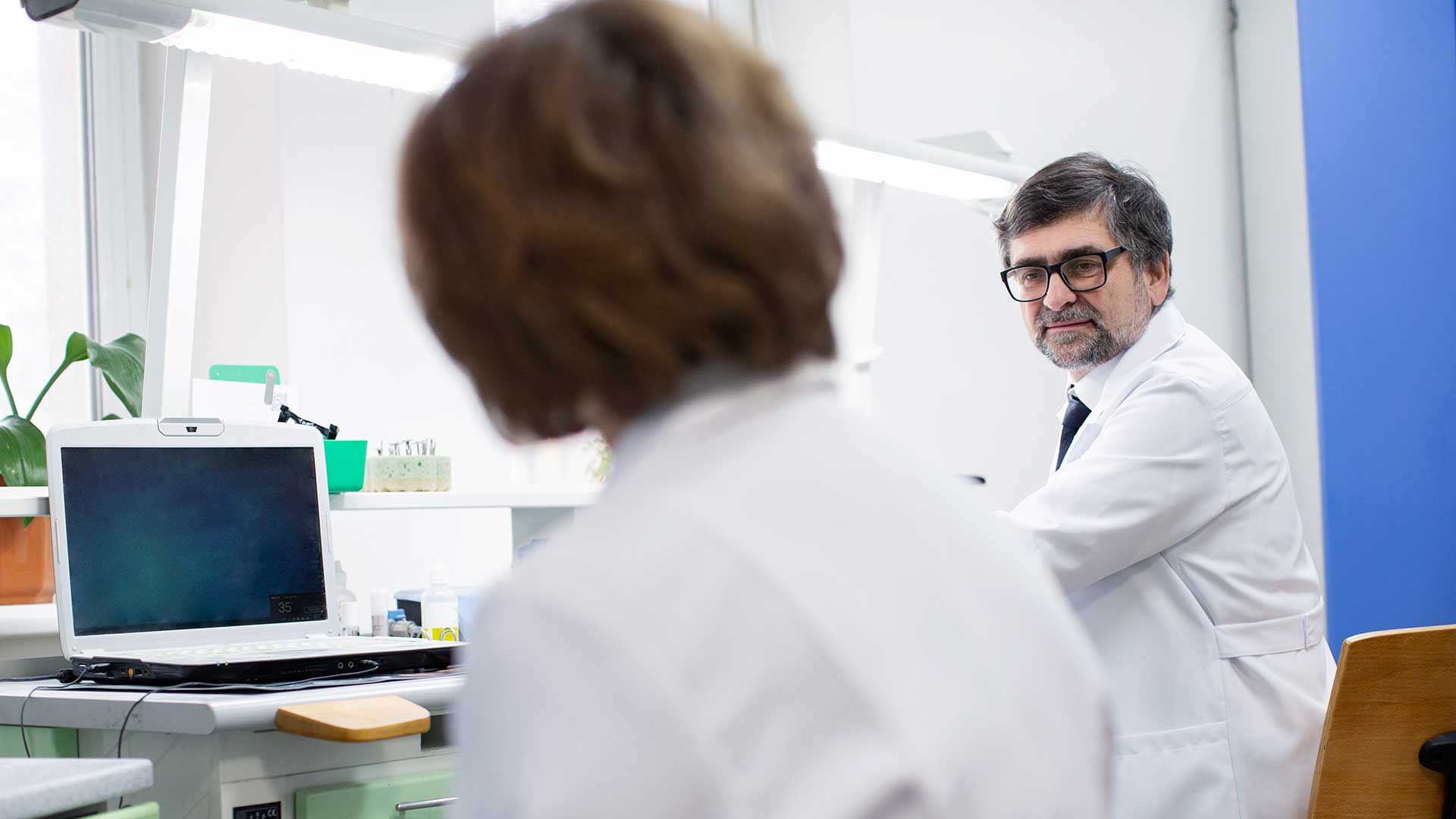 Investigadores en su laboratorio