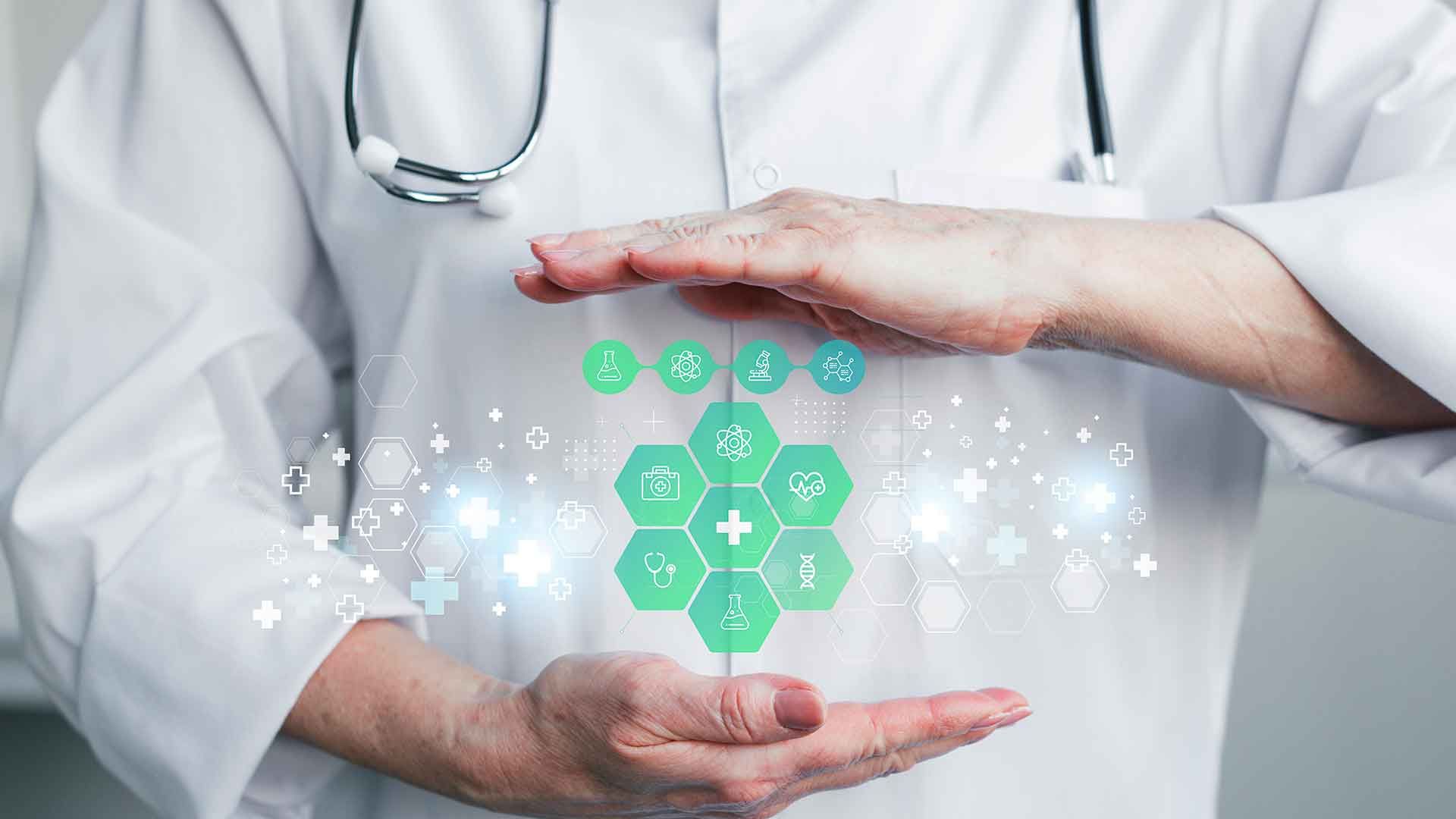 Médico con holograma