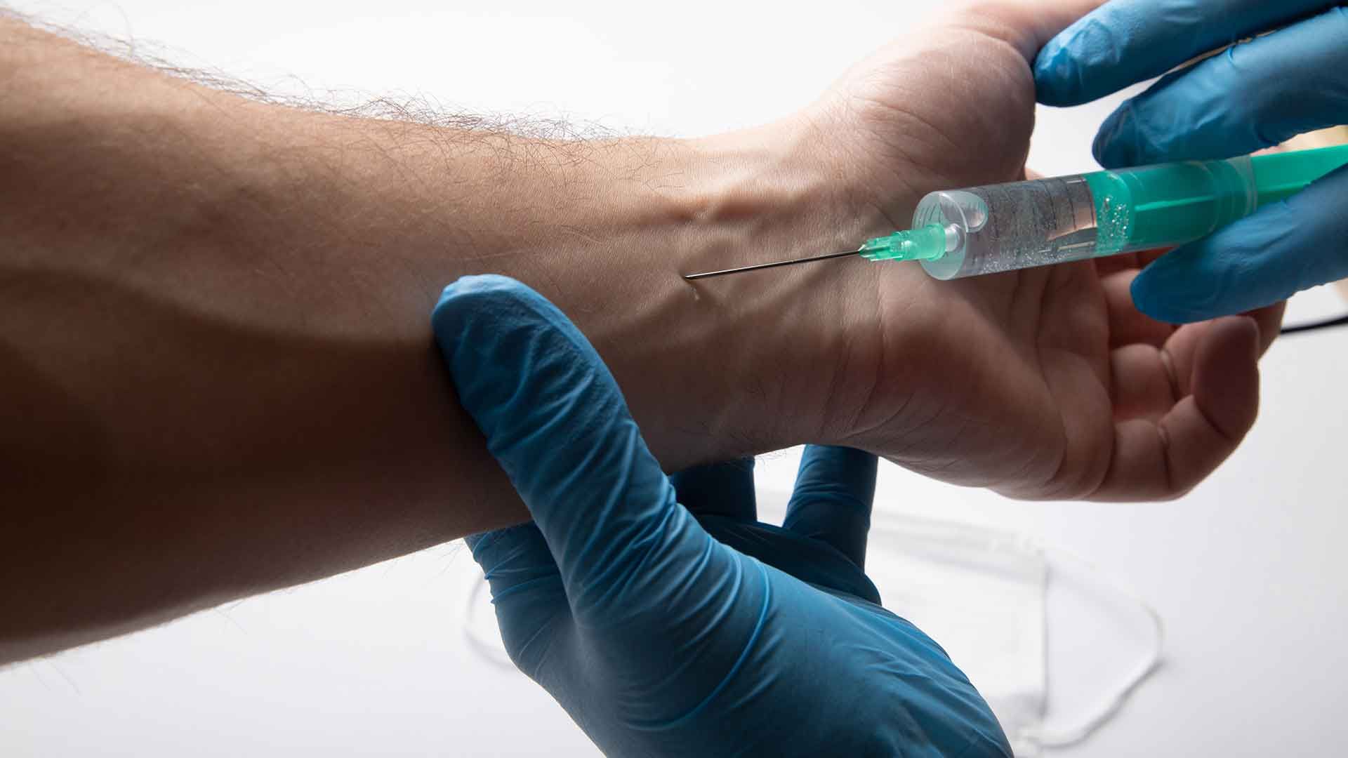 Inyección en el brazo