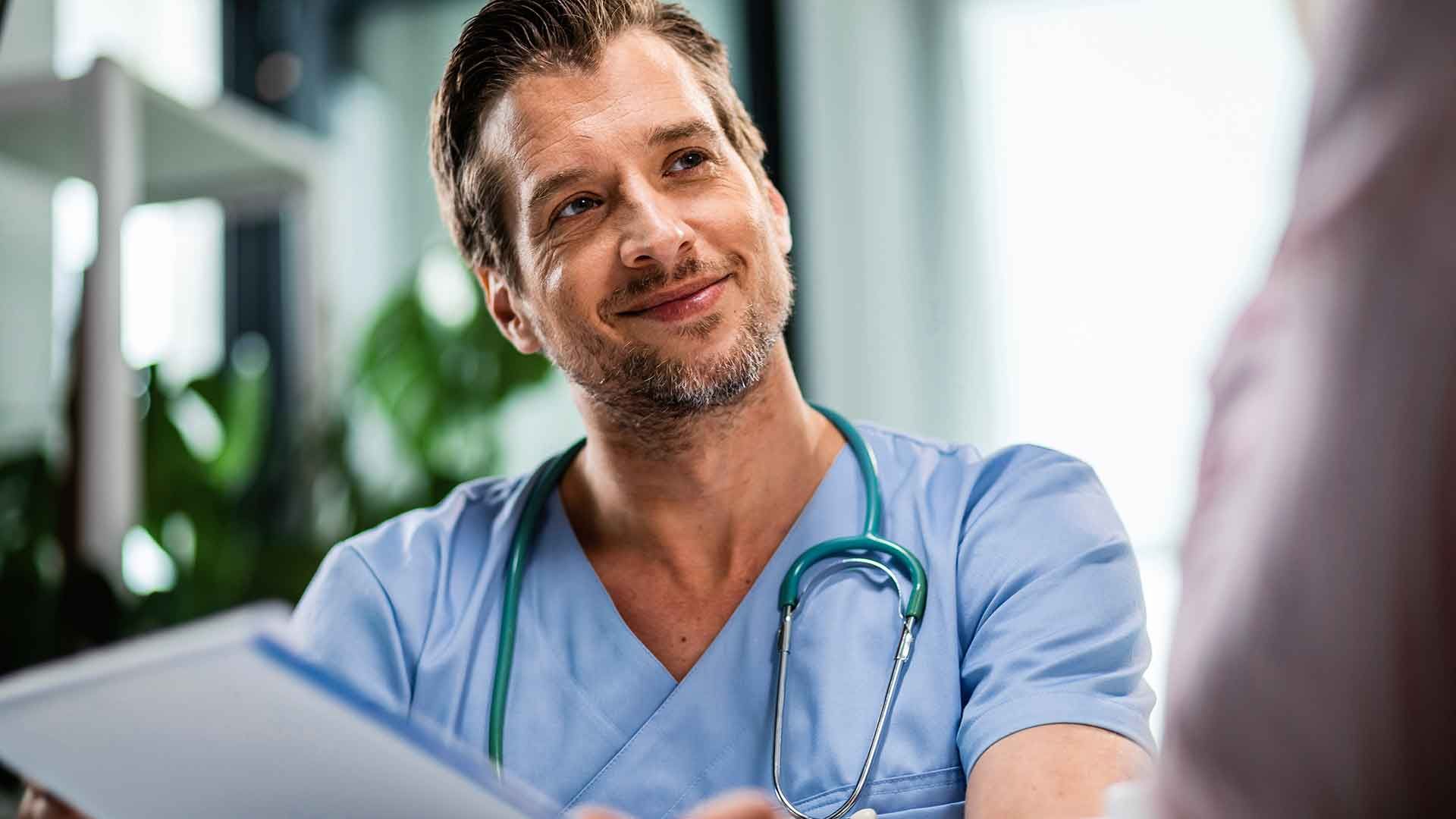 Doctor sonriendo